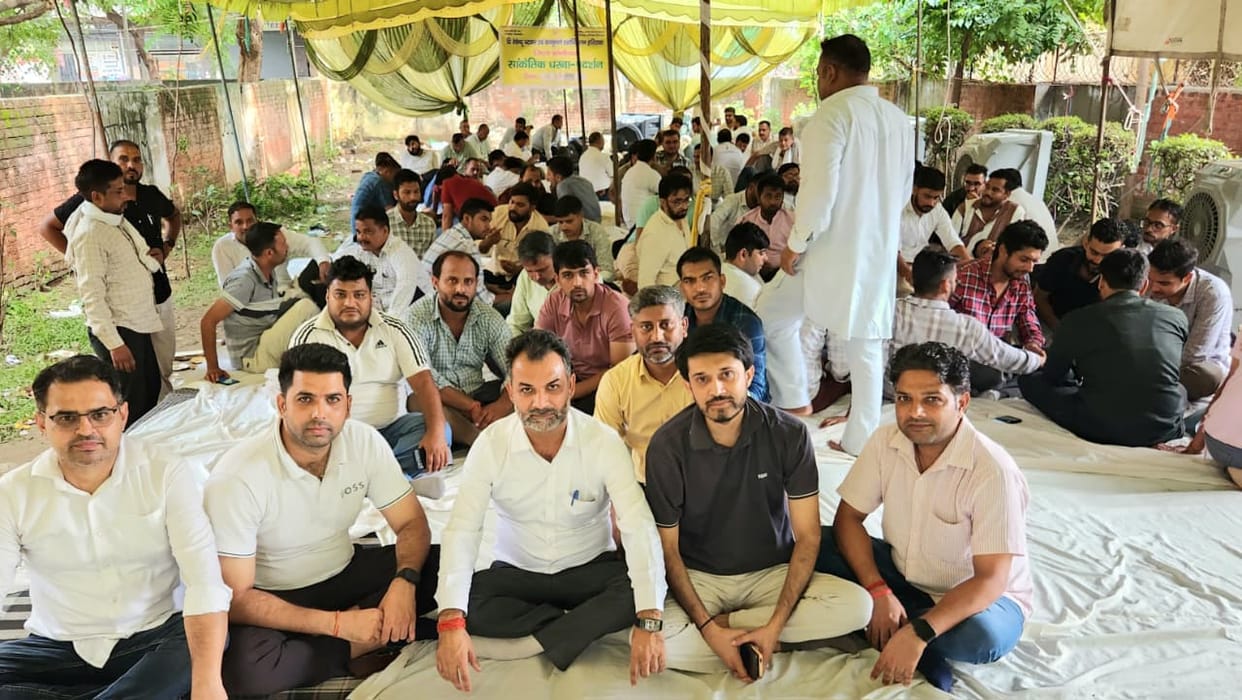Patwari-Kanungo on strike in protest against the shortcomings of auto mutation portal
