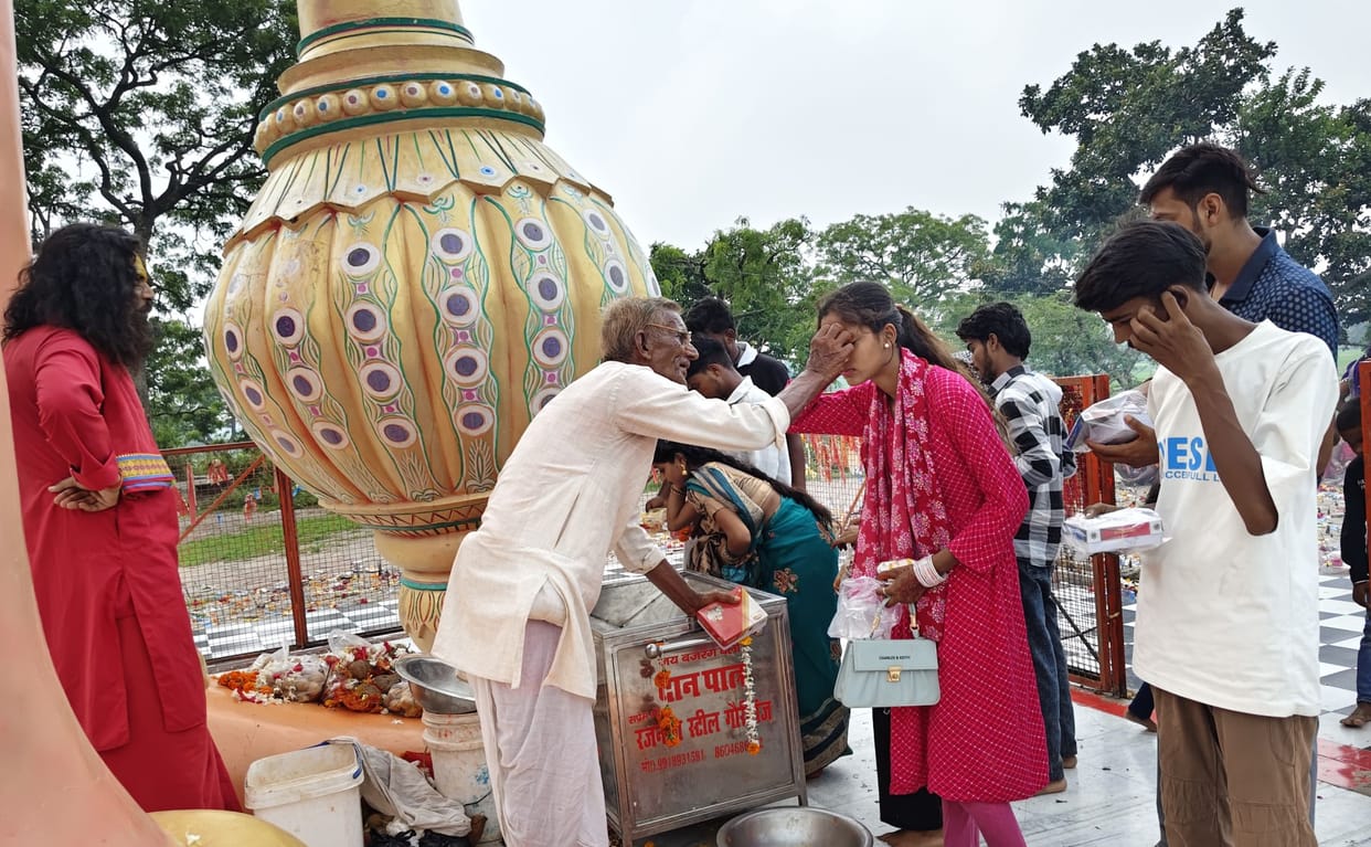 Offered prayers and sought blessings at Garhamafi Dham.