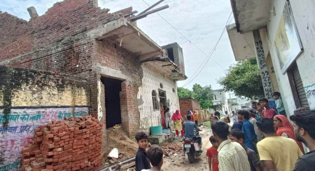 Lintel under construction collapses