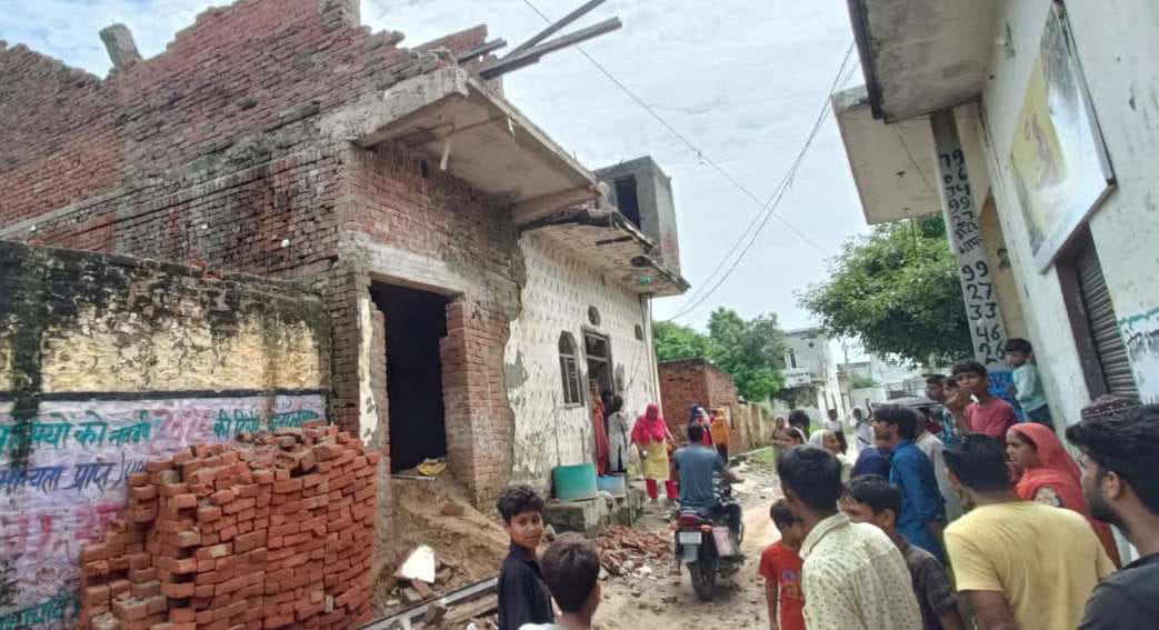 Lintel under construction collapses