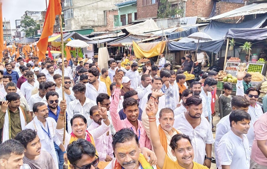 Bike 'Jalabhishek Yatra' welcomed with a shower of flowers.