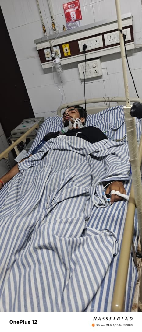 जानीखुर्द। गांव कुराली में मारपीट में घायल कुलदीप अस्पताल में उपचार करवाते हुए