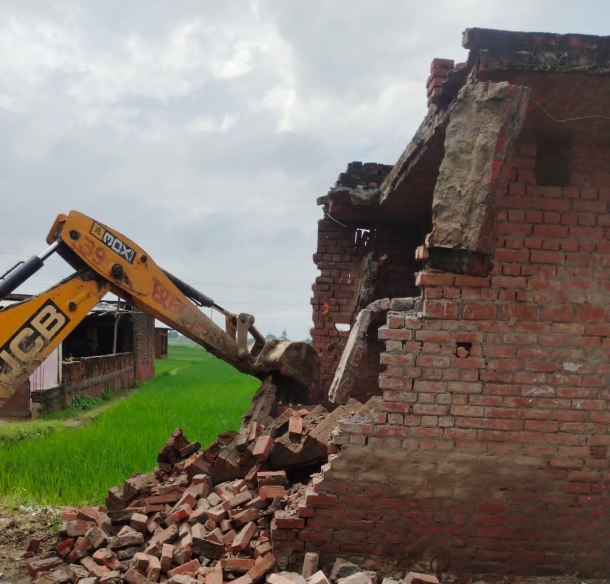 Encroachment removed from the public path.