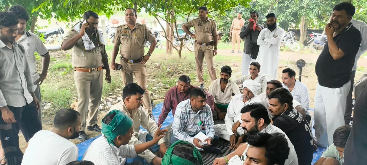 Sit-in protest continues over the power crisis and the demand to replace dilapidated wires.