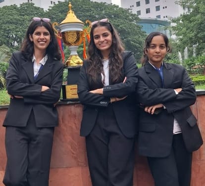 मूट कोर्ट जीतने वाली राजनंदिनी और उनकी टीम