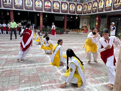 नगर के निजामुउद्दीनपुरा स्थित लिटिल फ्लावर चिल्ड्रेन स्कूल में आयोजित खो- खो प्रतियोगिता में 