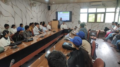 नालागढ़ कालेज में एंटी रैबीज जागरूकता कार्यक्रम में भाग लेते हुए कालेज के  एनएसएस के स्वयं सेवी 