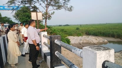 निरीक्षण करते डीएम