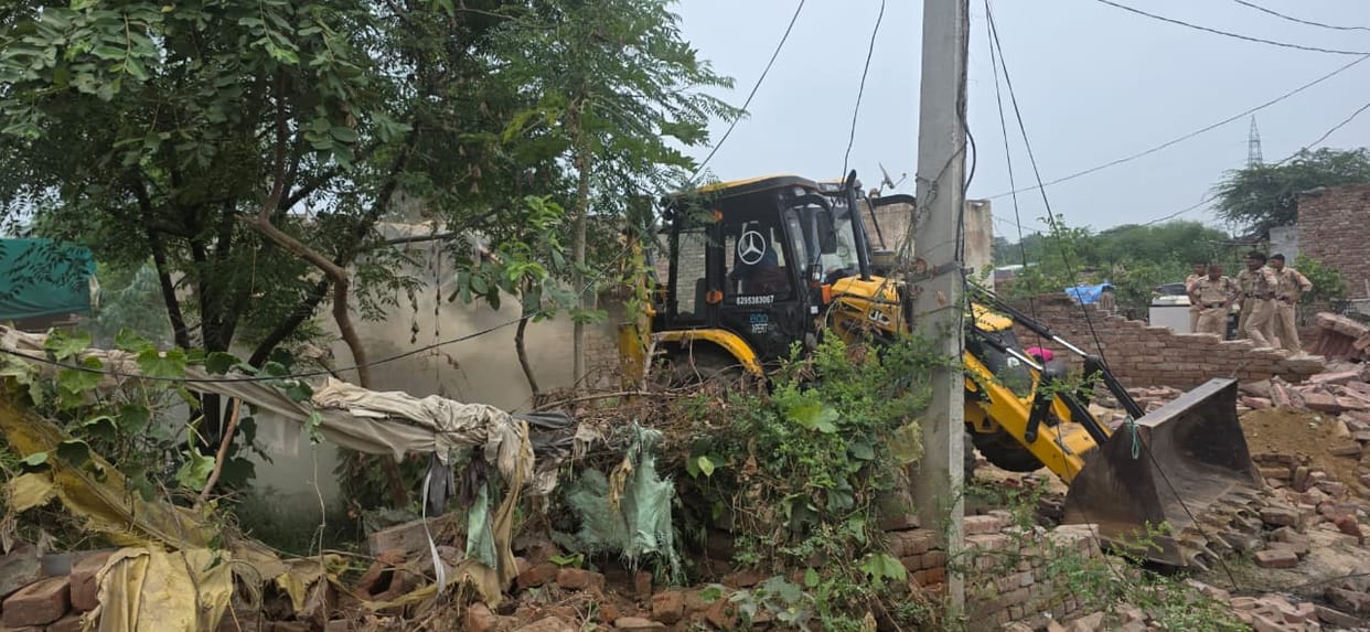 Illegal encroachments removed from 25 acres of Panchayat land in Saraswati Kheda, encroachers protested