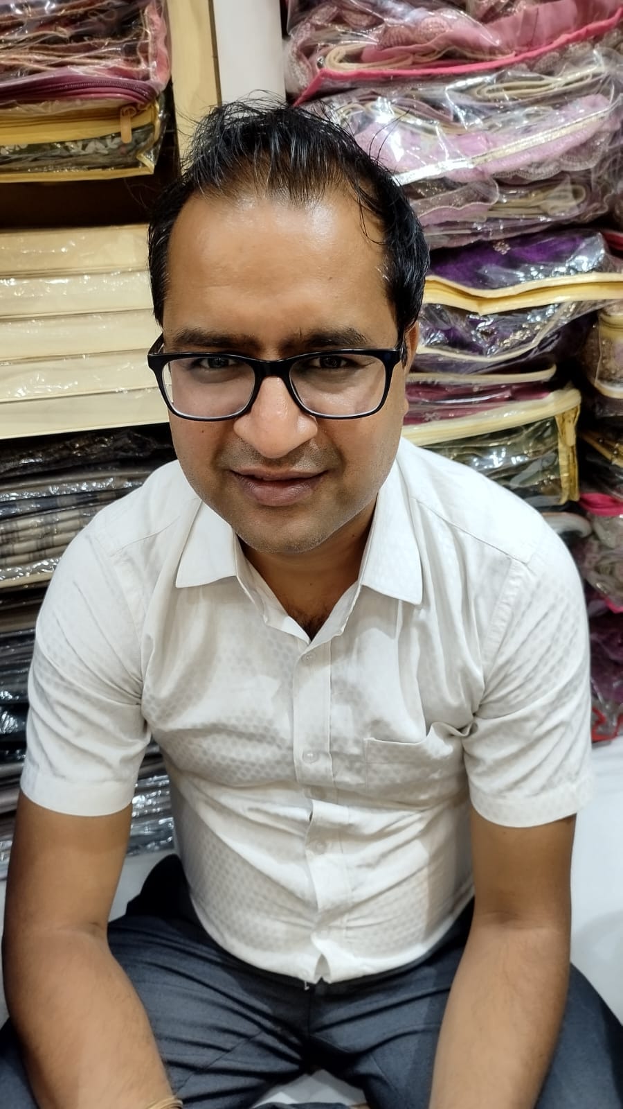 Market Report: Uncollected garbage impacts business in Sadar Bazaar.