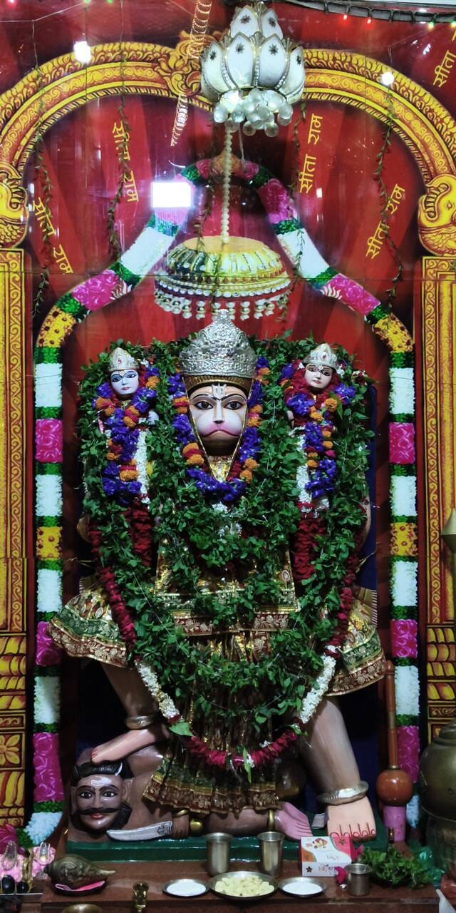 Crowd of devotees thronged the Hanuman temple