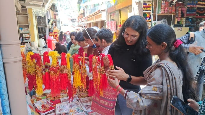 Bustle has increased in Rampur's main market ahead of the Raksha Bandhan festival