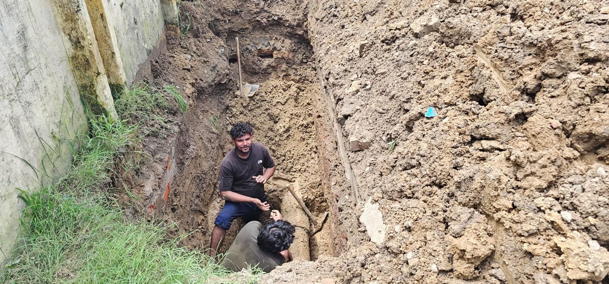 Drinking water supply disrupted in several areas due to the bursting of a dilapidated pipeline.