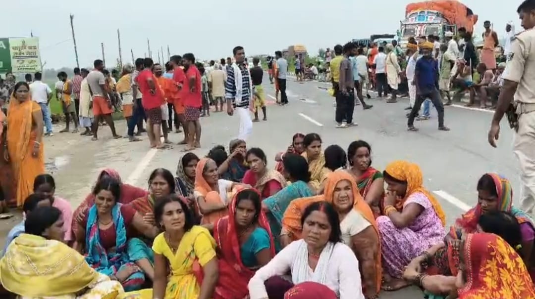 बिहार: बाढ़ में दर्दनाक हादसा, हाइवा ने टहलने निकले व्यक्ति को कुचला; मौत के बाद फोरलेन जाम