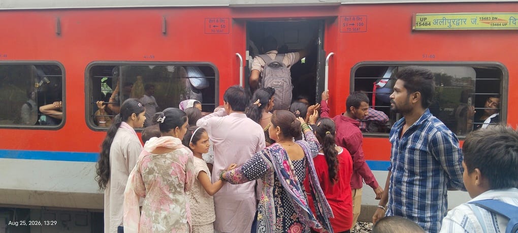 Crowds gathered at Phaphunda station, trains were also full.