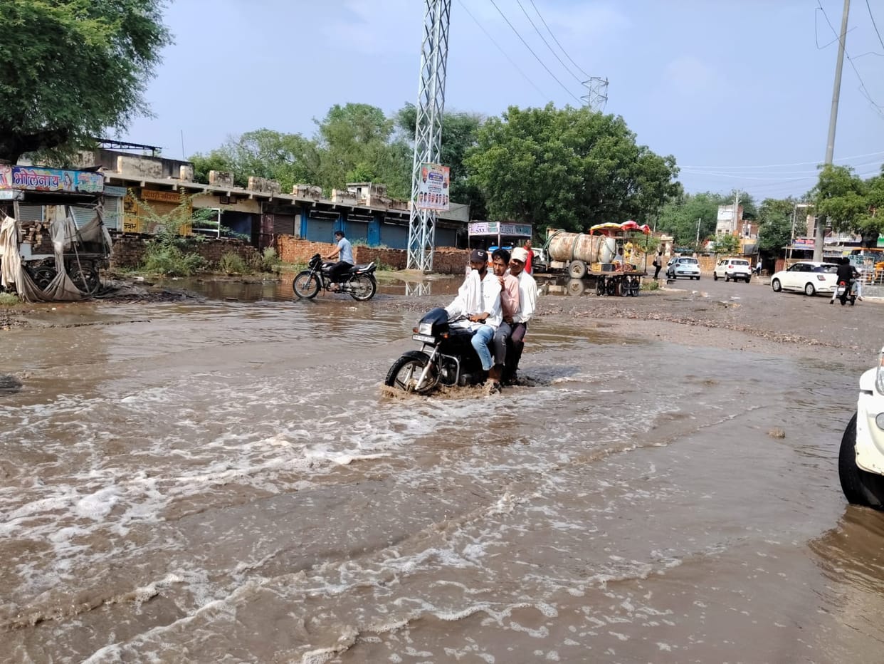 Farmers delighted by 20mm of rainfall; waterlogging in the city adds to the trouble.