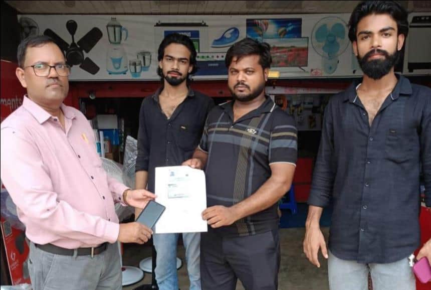 BePACS Secretary returns mobile worth 35,000; sets an example of honesty.