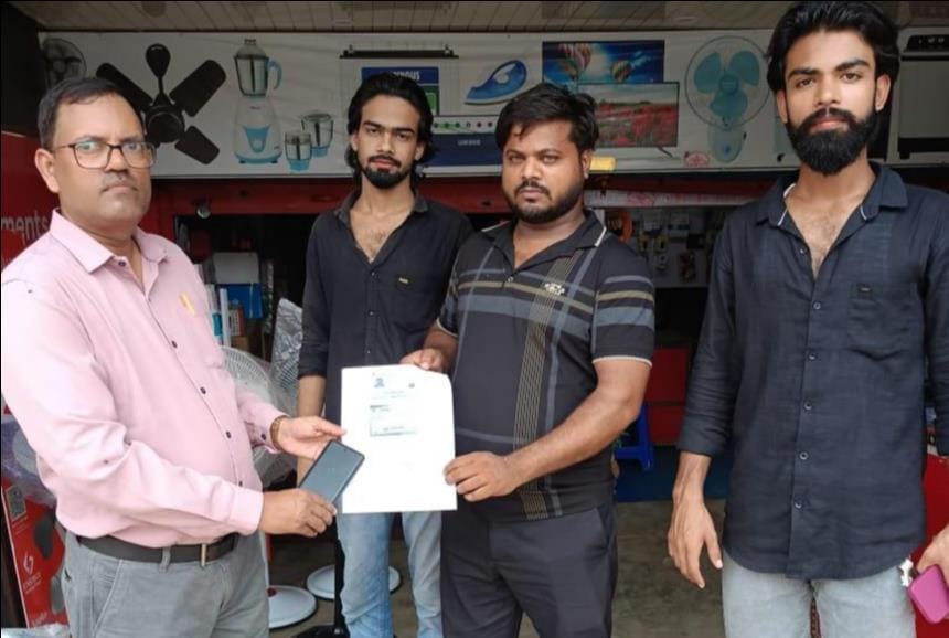 BePACS Secretary returns mobile worth 35,000; sets an example of honesty.