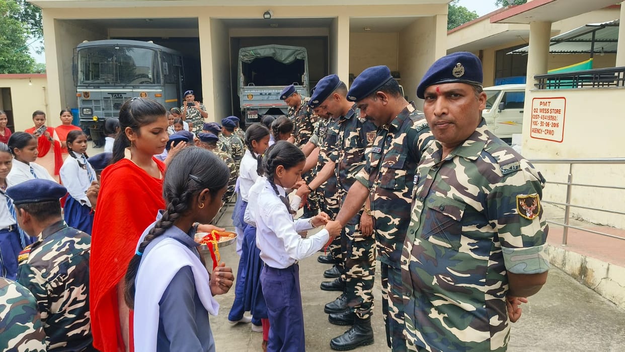 Siddharthnagar News: Rakhis adorn soldiers' wrists; sisters convey a message of safety