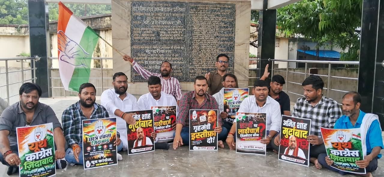 अंबेडकर पार्क में प्रदर्शन करते यूथ कांग्रेस के पदाधिकारी और कार्यकर्ता। श्रोत-संगठन