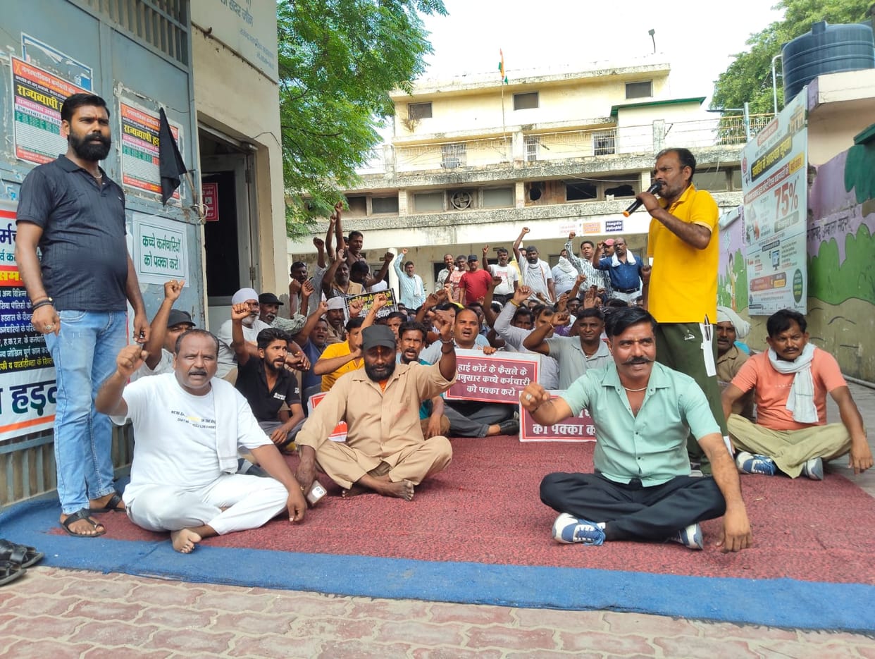 Sanitation and fire department employees' strike continues for the 21st day.
