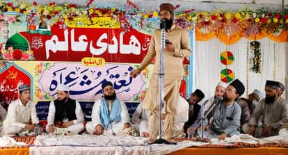 अशरफपुर किछौछा दरगाह स्थित खानकाह-ए-हाशमी परिसर में ईदमिलादुन्नबी के मौके पर बुधवार देर शाम मंच