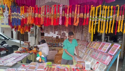 -बलरामपुर के सादुल्लाहनगर में सजी राखी की दुकान 