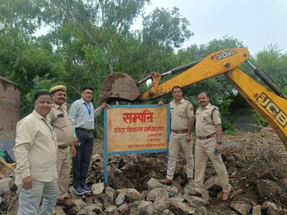 बुलडोजर चला