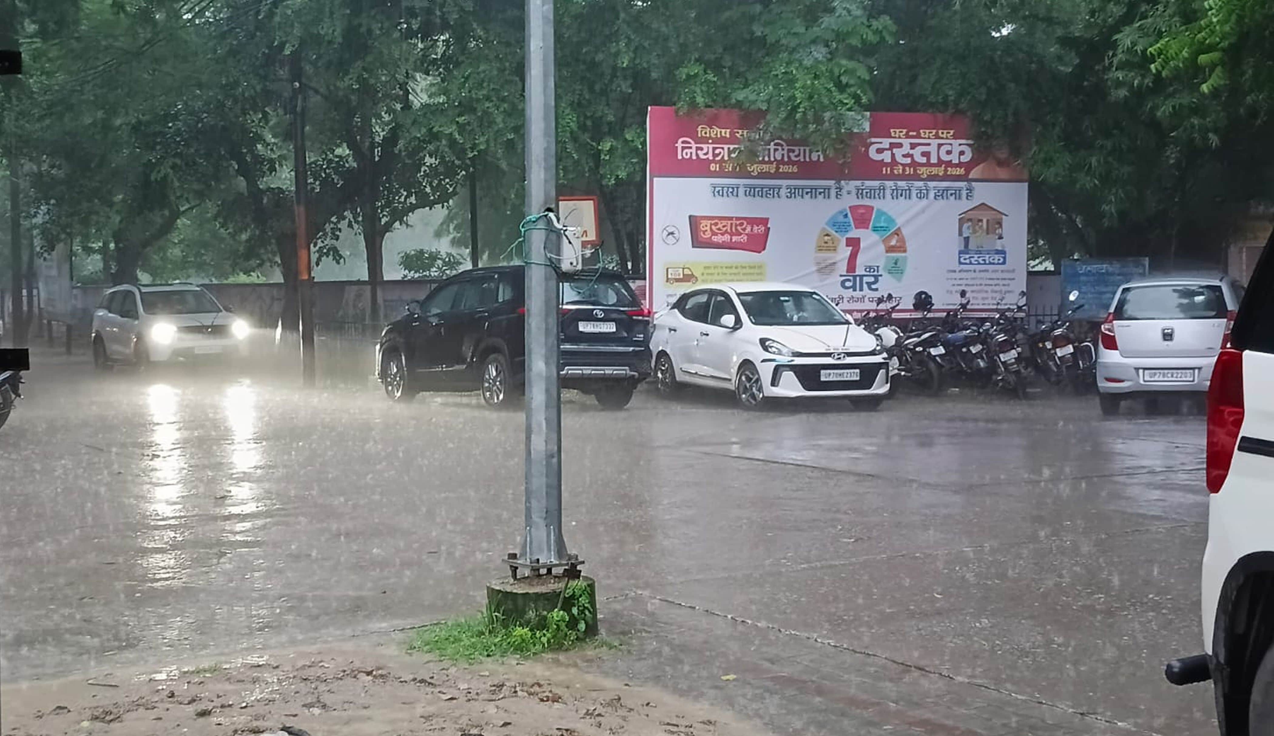फोटो-30-शाम को बारिश के दौरान पसरा सन्नाटा। संवाद