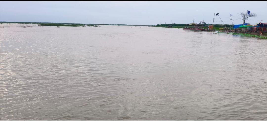 Ban imposed on bathing in the Ganges at Rajghat due to rising water levels