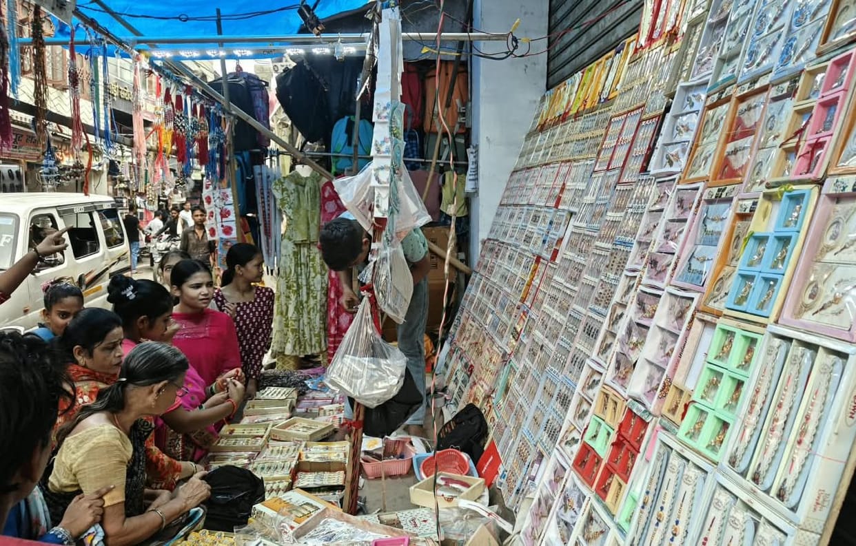 Market fragrant with the sweetness of Ghevar; consumption estimated at one quintal.