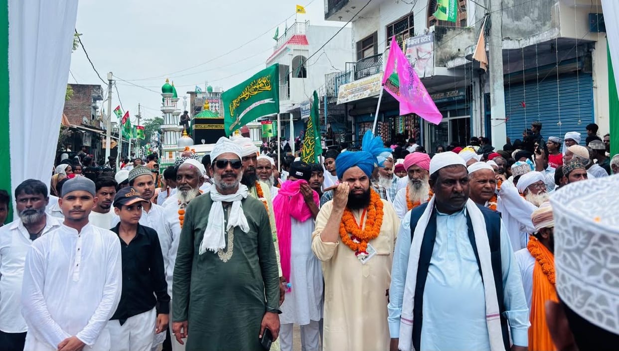 The chant of "Huzoor ki Aamad Marhaba" (Welcome to the arrival of the Prophet) echoed during the Juloos-e-Mohammadi