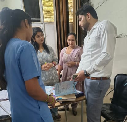 फोटोा - नागरिक अस्पताल में निरीक्षण करते हुए टीम के अधिकारी। स्रोत - प्रवक्ता