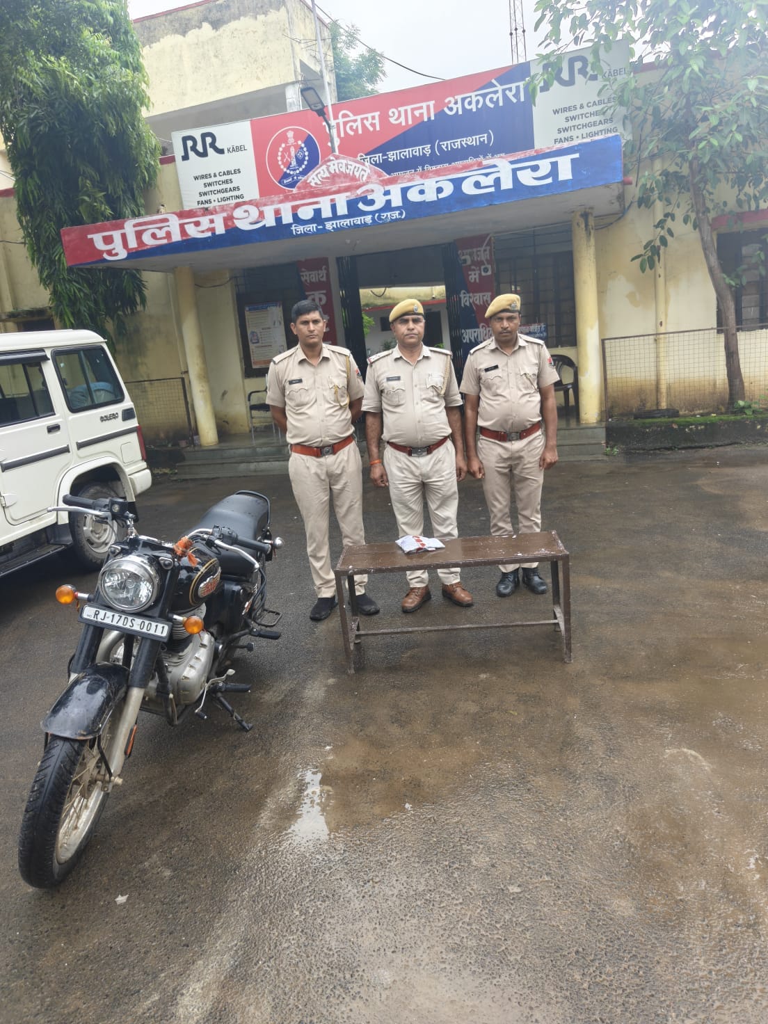 गिरफ्तार आरोपी ओर जब्त सामग्री