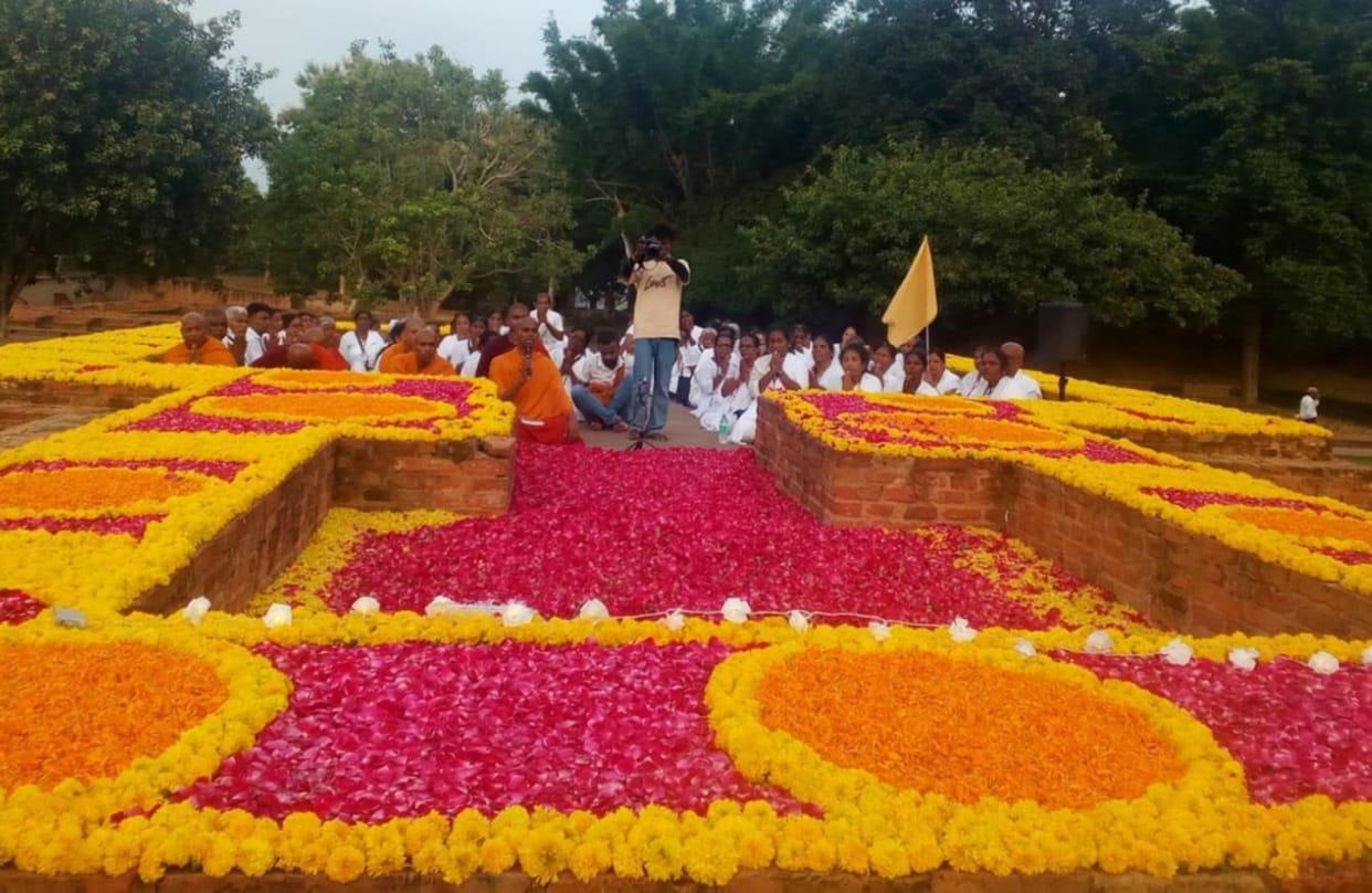 Followers from Sri Lanka performed floral worship.