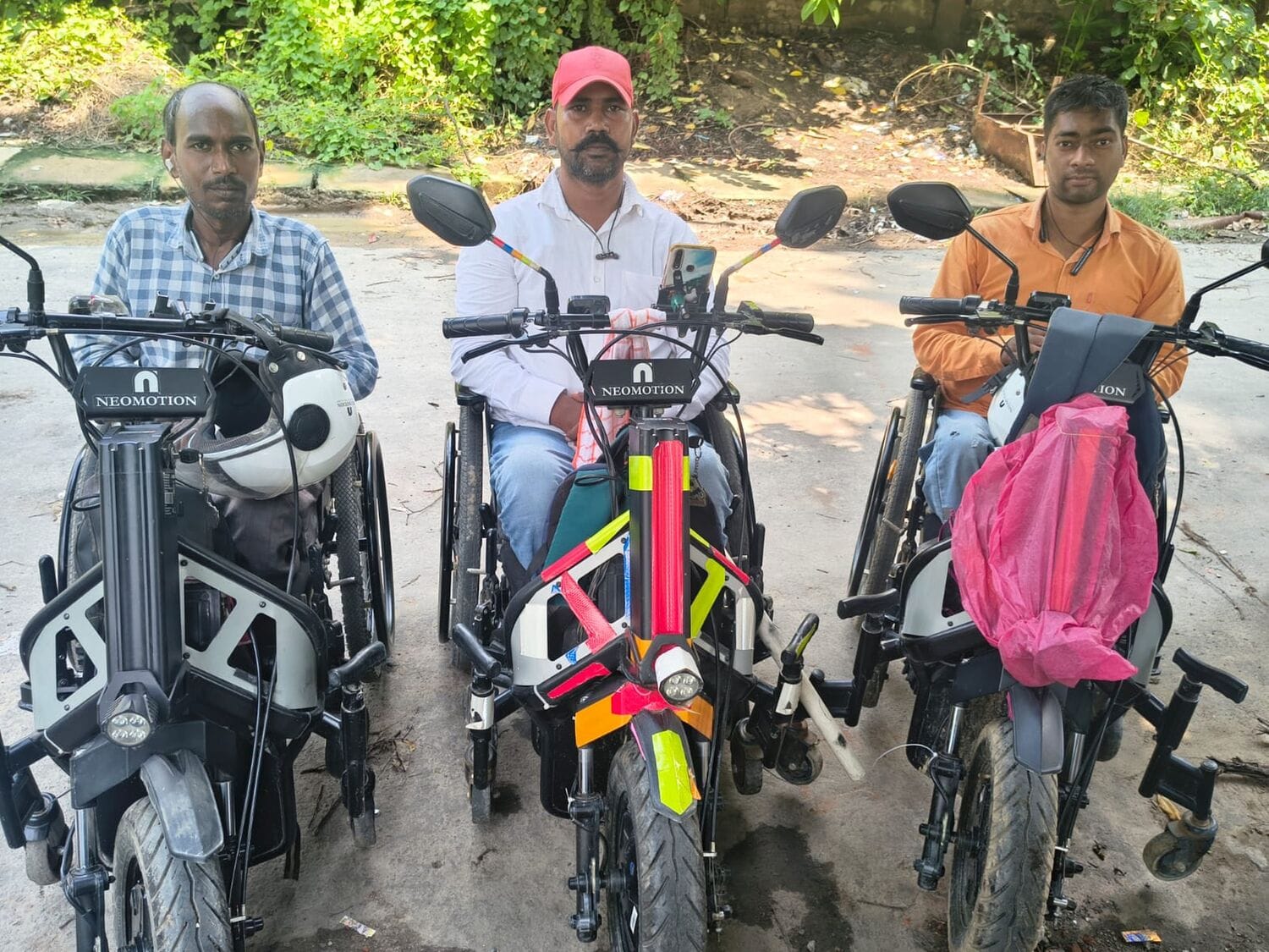   घर-घर फूड डिलीवरी करने वाले दिव्यांग। स्रोत- स्वयं 