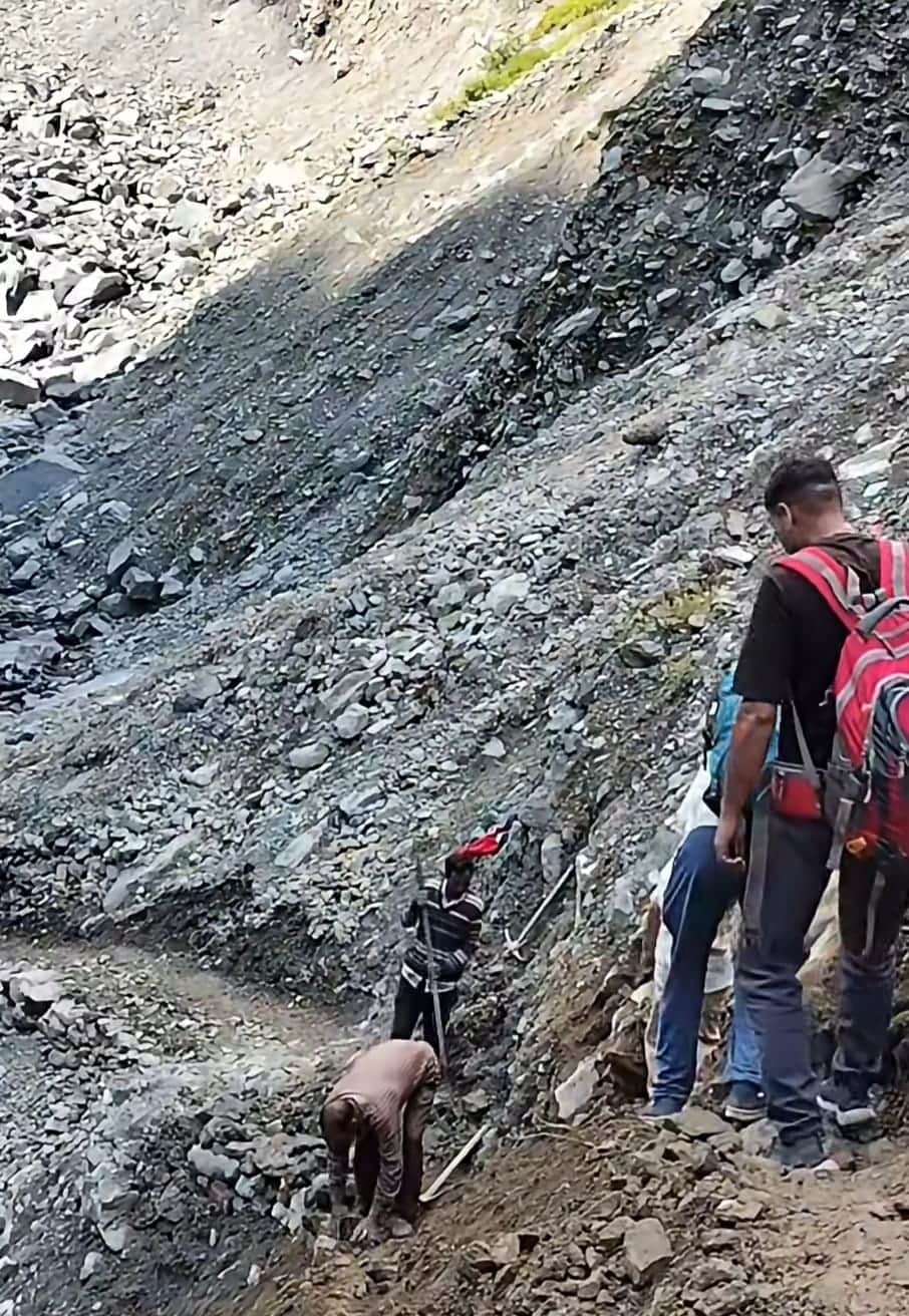 हडसर-मणिमहेश डल के रास्ते मेंदोनाली में खस्ताहाल रास्ता। संवाद
