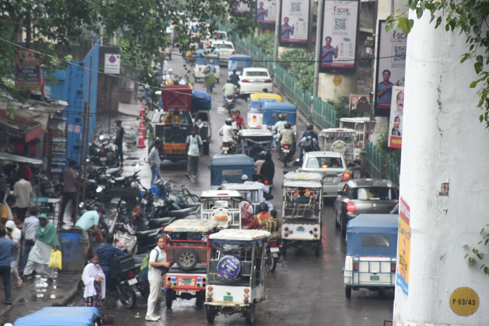 ई रिक्शा के कारण बुधवार को कई इलाकों में लगा रहा जाम। 