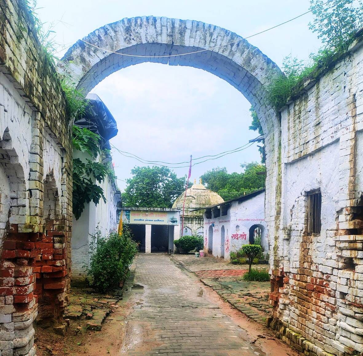 जगदीशपुर के हारीमऊ स्थित बाबा ख्वाकी साहब उदासीन आश्रम। -संवाद