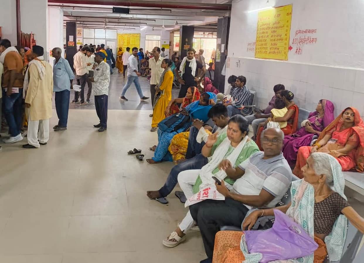 456 fever patients arrived at the district hospital.