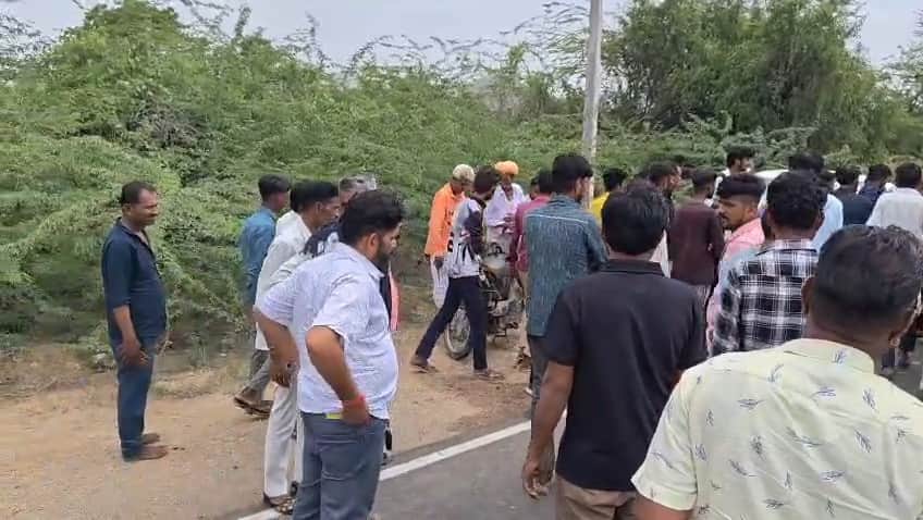 कार और मोटरसाइकिल की टक्कर