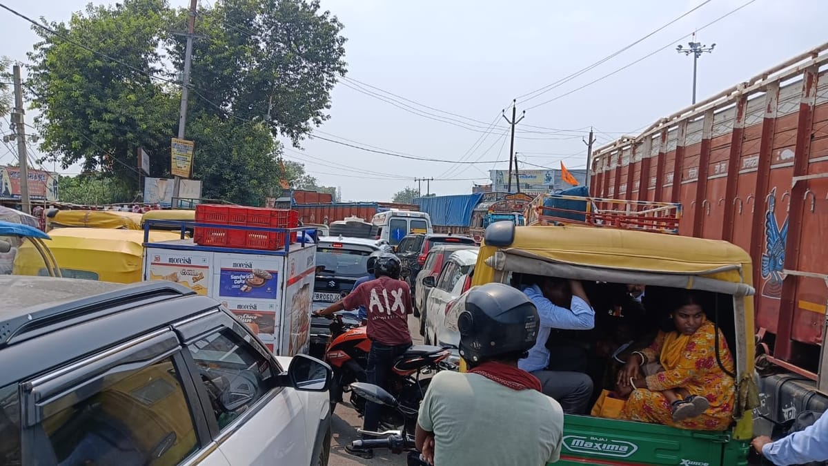 मुजफ्फरपुर में भीषण जाम का असर: एंबुलेंस में तड़पता रहा बच्चा; इस चौराहे पर आधे घंटे तक फंसी रही गाड़ी