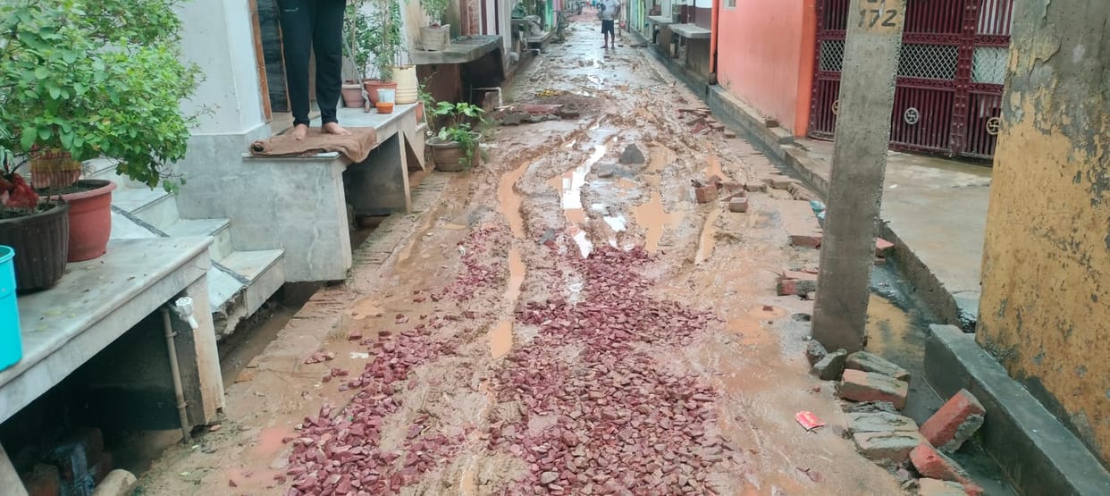 People are worried as the rain has caused similarity in Pattern Street