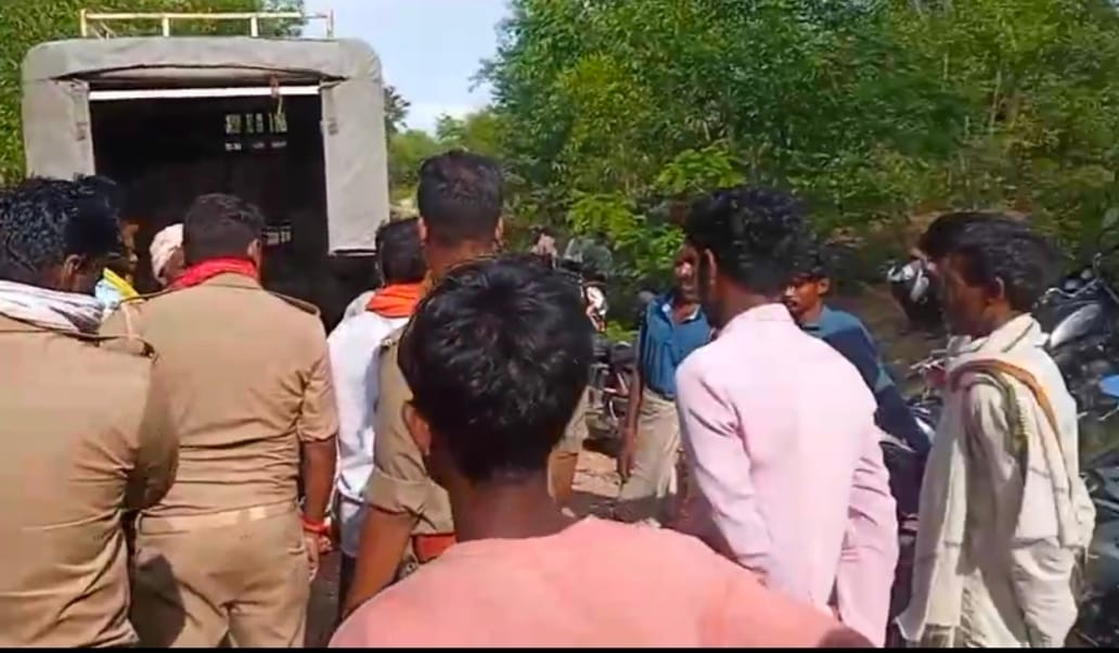 कोन थाना क्षेत्र के ग्राम पंचायत कुडवा के टोला गोबरदहा में फांसी लगाने से युवक की मौत पर लगी भी