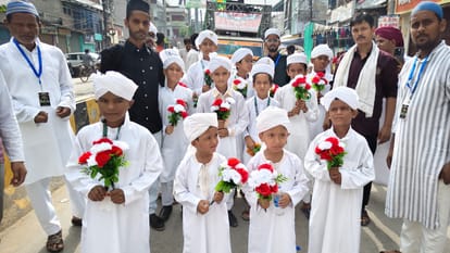खलीलाबाद में निकाले गए ईद मिलादुन्नबी के जुलूस में शामिल बच्चे। स्रोत-सोशल मीडिया