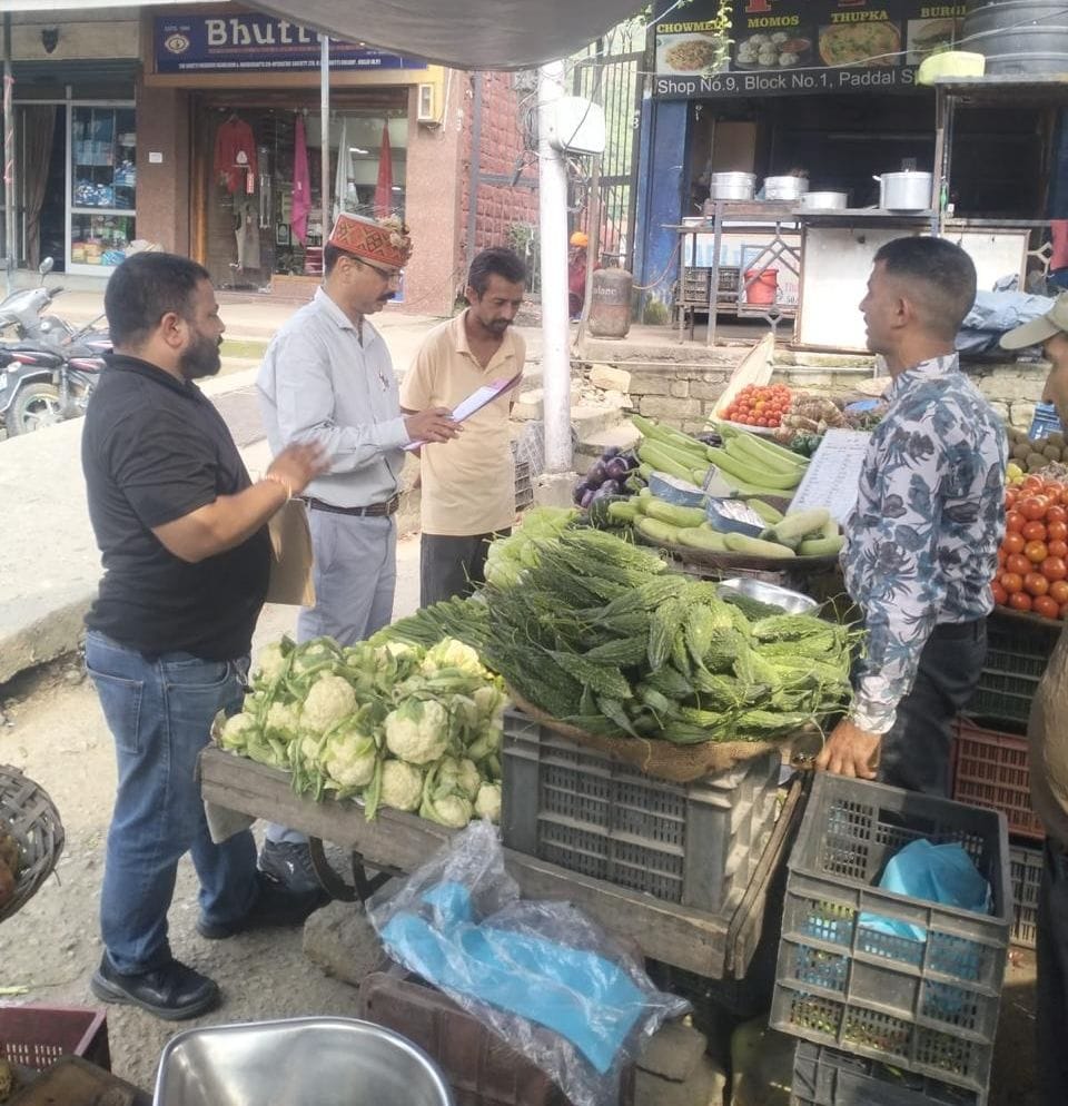 12 challans issued for failure to display rate lists in shops; 405 kg of fruits and vegetables seized.
