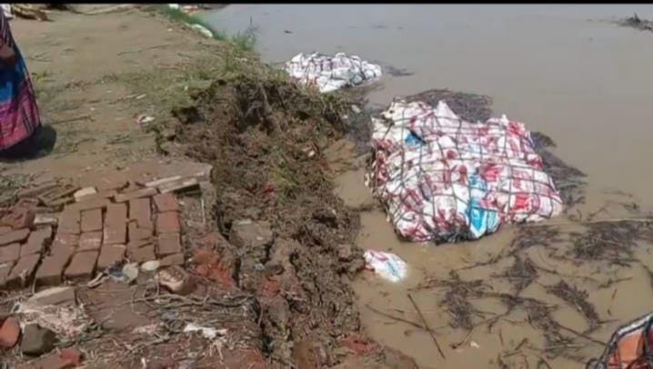 मोहाना नदी में जसनगर गांव के पास हो रहा कटान। संवाद