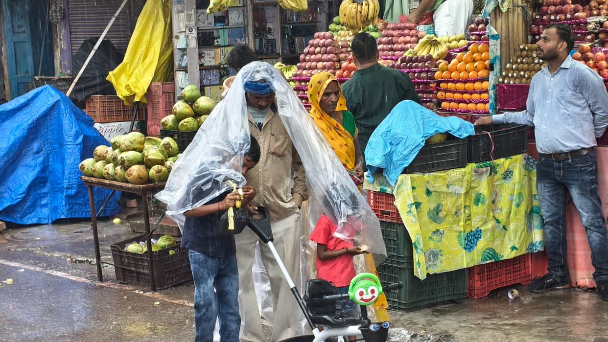 58 mm of rain in 30 minutes caused waterlogging in urban areas.