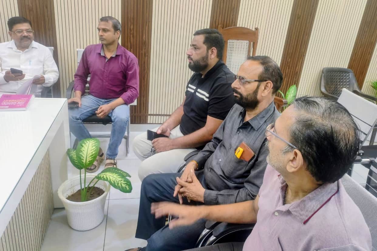 Traders submitted a list of the town's problems to the EO.