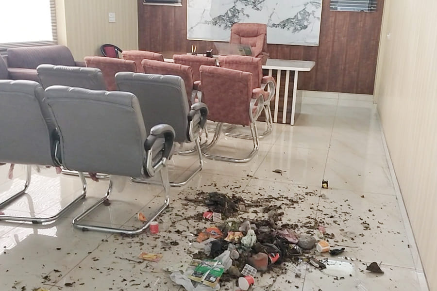 Sanitation workers stage fierce protest; garbage dumped in Chairman and EO's offices